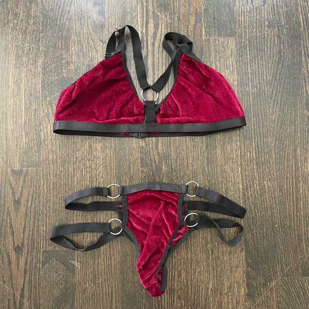 Red velvet festival/rave set